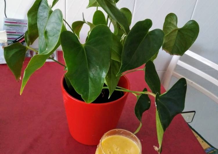 Smoothie de mango, piña y bebida de avena