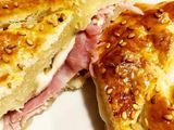 Trenza de hojaldre con jamón york y mozzarella