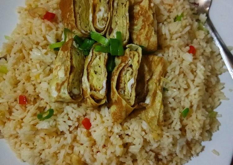 Resep Nasi goreng mentega with telur gulung 😄 yang Lezat