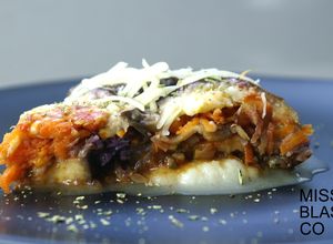Una foto de Musaca de verduras con bechamel de coliflor