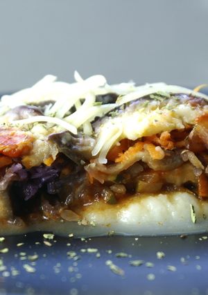 Una foto de Musaca de verduras con bechamel de coliflor