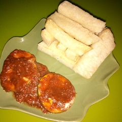 Fried yam chips with cucumber souce A picture of Fried yam chips with cucumber souce.