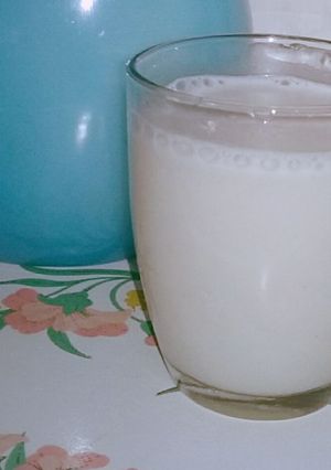 Una foto de Leche vegetal de avena. Muy nutritiva y natural. ♥