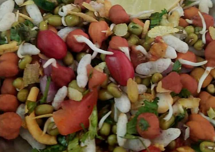 Healthy mix sprouts salad