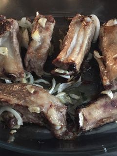 Una foto de Costillas al horno en su propio jugo 🐖 🍖