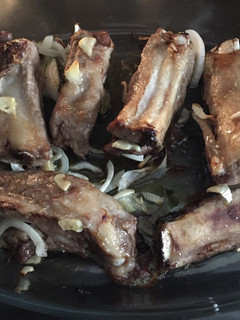 Una foto de Costillas al horno en su propio jugo 🐖 🍖