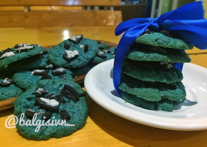 Blue Chewy Oreo Cookies