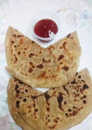ચીઝ પરાઠા (cheese paratha in gujrati) રેસીપી મુખ્ય ફોટો