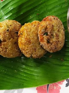 शिल्लक खिचडीचे व्हेज कटलेट (khichadi veg cutlet recipe in marathi) रेसिपी चे मुख्य फोटो 