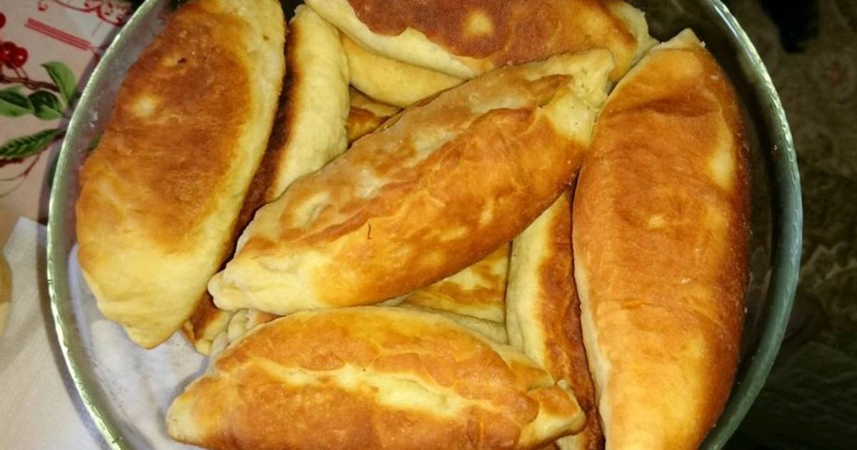 Пирожки с капустой на сковороде. Пирожки с ирисками на сковородке. Как сделать пирожки с капустой на сковороде.