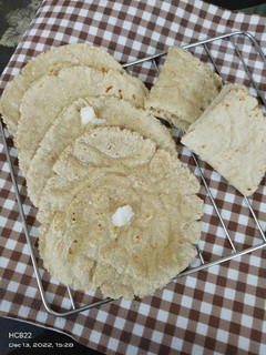 જુવાર ની રોટલી (Jowar Rotli Recipe In Gujarati) રેસીપી મુખ્ય ફોટો