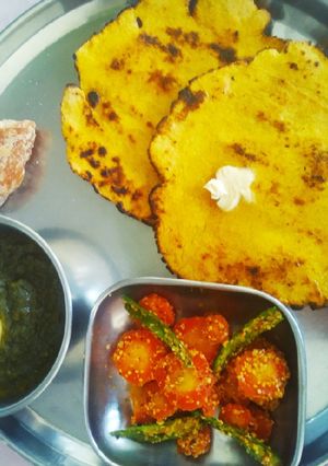 A picture of Makke ki roti and sarson da saag 🥗🥗.