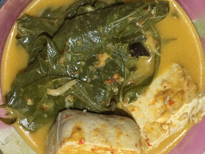 Bagaimana Menyiapkan Gulai Daun Singkong dan Sambel Teri Cabe Ijo Anti Gagal