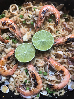 Una foto de Fideuá de marisco 🦐🦑🐟