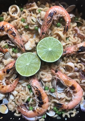 Una foto de Fideuá de marisco 🦐🦑🐟