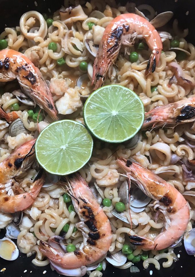 Una foto de Fideuá de marisco 🦐🦑🐟