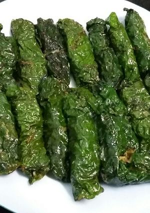 Hình của món Ốc cuộn lá lốt áp chảo.