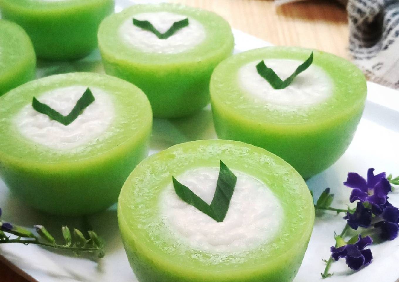 Kue nona manis