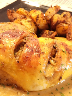Una foto de Pollo Asado a Baja Temperatura Shalakabula con Patatas Gajo