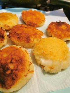 Una foto de Bolitas de papa rellenas de queso