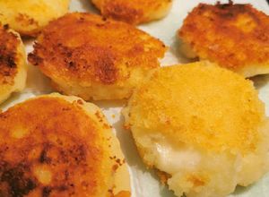 Una foto de Bolitas de papa rellenas de queso