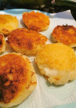 Una foto de Bolitas de papa rellenas de queso