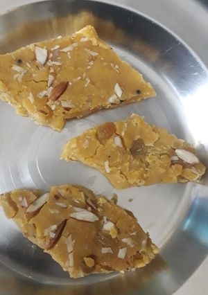 A picture of Chana dal burfi.