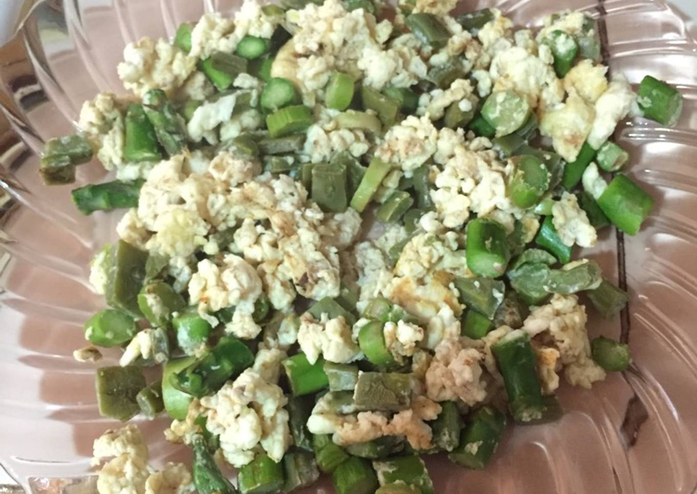 Claras de Huevo con Espárrago y Nopal