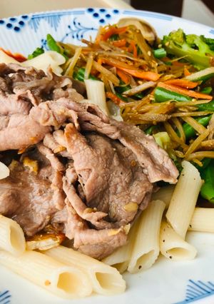 Hình của món Nui xào thịt bò rau củ.