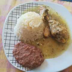 Una foto de Pollo en salsa verde sencilla