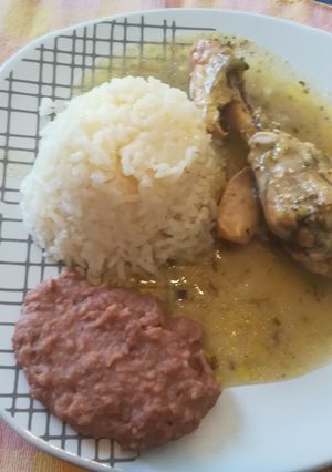 Una foto de Pollo en salsa verde sencilla