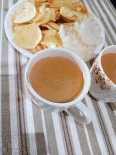 अदरक इलायची चाय(adrak ilaychi wali chai recipe in hindi) रेसिपी मुख्य फोटो