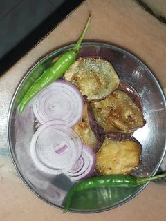 बैंगन का भाजा (Baingan ka bhaja recipe in hindi) रेसिपी मुख्य फोटो