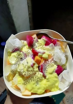 Hình của món Hoa quả dầm sữa chua hạt chia.