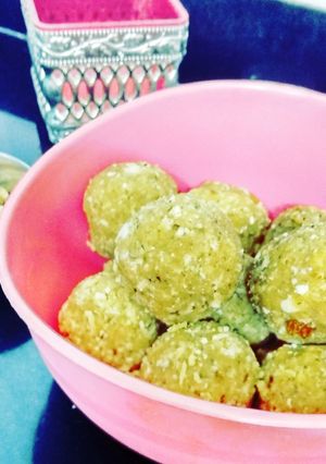 अखरोट आटा लड्डू(Akhrot aate ke laddu recipe in Hindi) रेसिपी मुख्य फोटो