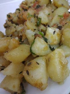 जीरा आलू (Jeera Aloo recipe in hindi) रेसिपी मुख्य फोटो