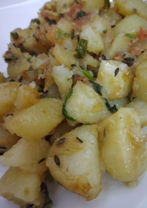 जीरा आलू (Jeera Aloo recipe in hindi) रेसिपी मुख्य फोटो