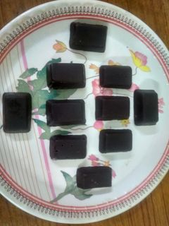 ஹோம்மேட் டார்க் சாக்லேட் (Homemade dark chocolate recipe in tamil) செய்முறை முக்கிய புகைப்படம்