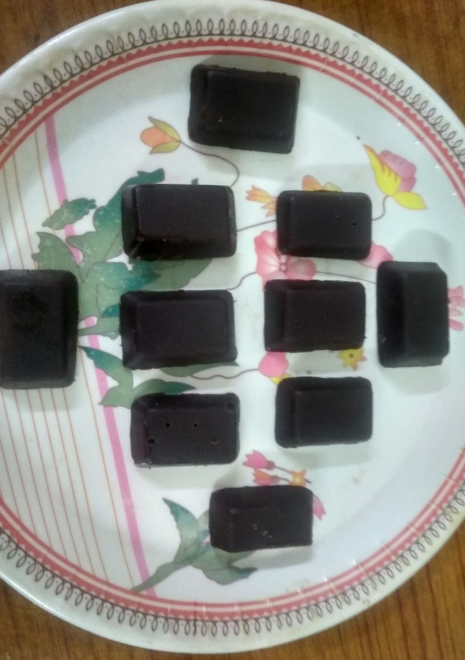ஹோம்மேட் டார்க் சாக்லேட் (Homemade dark chocolate recipe in tamil) செய்முறை முக்கிய புகைப்படம்