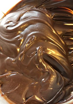 Una foto de Ganache de chocolate ! Para cubrir torta, rellenar etc
