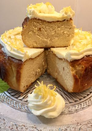 Foto principal de Tarta de queso y turrón de Jijona con crema de limón