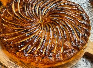 Une photo de 👑Galette des rois 🌴dattes🥜 cacahuètes 🥜