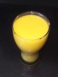 મેંગો મિલ્ક શેક (Mango Milk Shake Recipe In Gujarati) રેસીપી મુખ્ય ફોટો