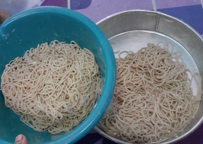 Resep: Mie kenyal empuk simple bikinnya Untuk Pemula