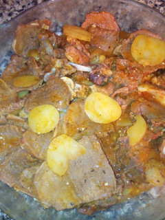 Una foto de Lengua en salsa de tomate con una receta sorpresa