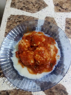 Una foto de Albóndigas de pollo con puré
