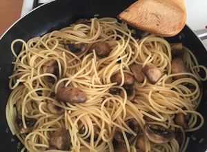 Una foto de Spaghetti con champiñones