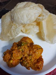লুচি আলুর দম(Luchi aloor dum recipe in Bengali) রেসিপির প্রধান ছবি