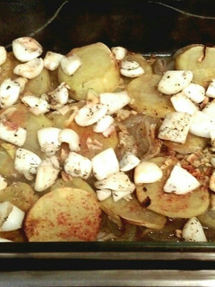 Una foto de Sepia con patatas al horno