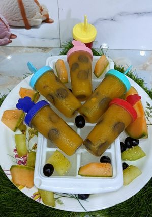 A picture of Muskmelon Grapes Popsicles.